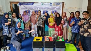 Dukung Kampung Wonder Coffee, Tim PKM Unesa Beri Pelatihan kepada Wanita Tani Kopi di Jember