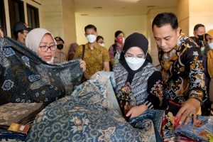 PAMERAN BATIK UMKM DI ONE EAST PENTHOUSE & RESIDENCE, WALIKOTA ERI CAHYADI: SINERGI INI BISA DICONTOH LAINNYA