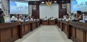 PAPARAN 100 KERJA, WALI KOTA ERI CAHYADI MINTA PD PASAR SURYA DAN RPH BERKOLABORASI