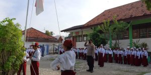 Kapolsek Sampang Tanamkan Nilai Luhur Pancasila Ke Murid SD Negeri Rong Tengah V