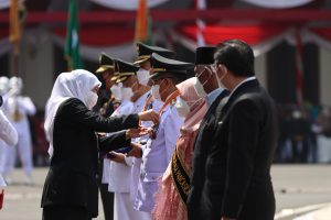 Gubernur Khofifah Pimpin Upacara HUT Provinsi Jawa Timur ke 77