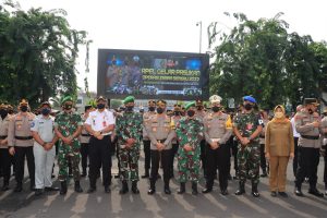 Polrestabes Surabaya Mengeheningkan Cipta Atas Tragedi Kanjuruhan Sebelum Gelar Pasukan Operasi Zebra