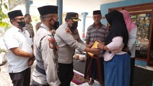 Polres Probolinggo Berikan Santunan dari Kapolri dan Kapolda Jatim Untuk Tiga Keluarga Korban Tragedi Kanjuruhan