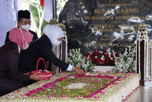 Ziarah ke Makam Bung Karno, Gubernur Khofifah Sebut Jadi Energi Positif Kebangkitan Jatim