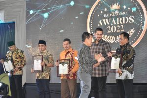 Pemprov Jatim Terima Penghargaan Radar Bromo Award 2022