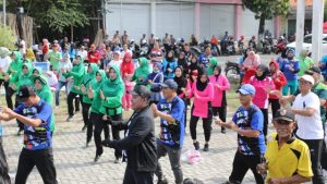 Masyarakat Sampang Antusias Ikuti Gebyar Senam Sampang Hebat Bermartabat Bersama Bupati dan Wabup