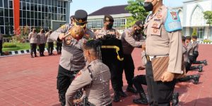 Atraksi Bela Diri Buka Tradisi Penyambutan Bintara R