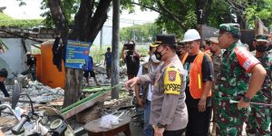 Kapolres Gresik : Pembongkaran Kios Pedagang Manyar Berlangsung Kondusif