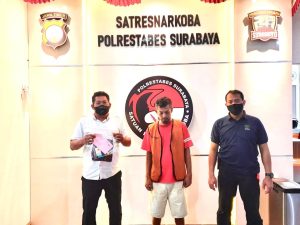 Driver Grab Nyambi Kurir Sabu Ditangkap Polisi di Lobi Hotel