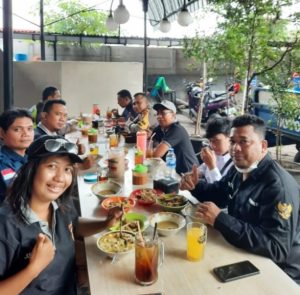 Kebersamaan Awak Media bersama Polsek Sukolilo dengan Piramida