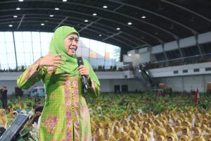 Peringati Maulid Nabi, Gubernur Khofifah Bersama Puluhan Ribu Muslimat NU Pecahkan Rekor MURI Pakai Cobek