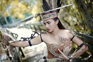 Pesona Gadis Suku Dayak Kalimantan