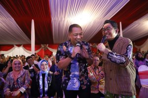 DUDY ORIS MANTAN VOKALIS YOVIE AND NUNO DAN WARGA PUJI KARNAVAL NANG TUNJUNGAN SURABAYA