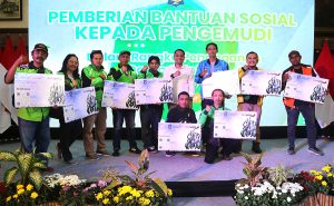 PEMKOT SURABAYA GELONTORKAN RP8,9 MILIAR BLT BBM KEPADA PENGEMUDI