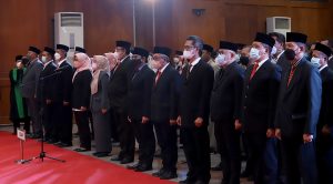 INGIN PELAYANAN BERHENTI DI KELURAHAN, WALI KOTA ERI ROTASI 320 PEJABAT PEMKOT SURABAYA