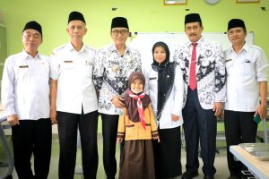 DATANG KE SEKOLAH DI HARI GURU, BUPATI MAS TAMAM SUPPORT SISWA PUNYA CITA-CITA TINGGI