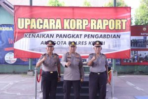 Kapolres Kediri Pimpin Upacara Kenaikan Pangkat dan ucapan ulang tahun Anggota