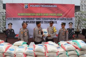 Polres Trenggalek Salurkan Bantuan Peduli Bencana dari Polda Jatim