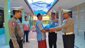 Sebagai Bentuk Duka Cita Yang Mendalam, Kasat Lantas Polres Sumenep Kunjungi Orang Tua Korban Laka Lantas