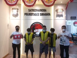 Tiga Orang Sekaligus Ditangkap Satreskoba Polrestabes Surabaya karena Jual Sabu-Sabu