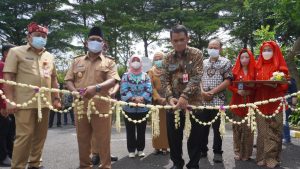 PUNCAK PERINGATAN HKN KE-58, PEMPROV JATIM GELAR AKSI GERMAS, PAMERAN KESEHATAN DAN PENGANUGERAHAN PENGHARGAAN BIDANG KESEHATAN