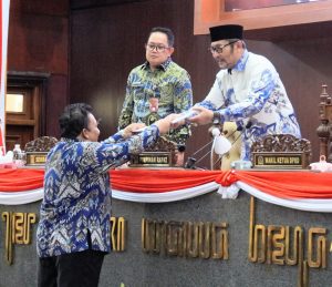 Berikut Pendapat Umum Fraksi di DPRD Jatim Atas Perubahan Perda Tentang BUMD