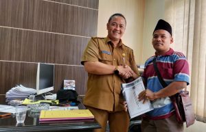 Dukung Peningkatan Jalan Kabupaten, Warga Desa Alasraja Ngeluruk ke Dinas PU