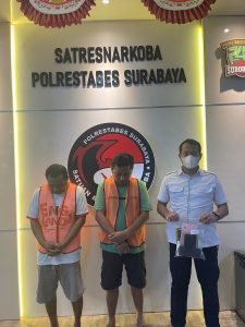 Dua Warga Sidoarjo Ditangkap Satresnarkoba Polrestabes Surabaya
