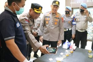 Penguatan Pengawasan Personel, Polres Blitar Test Urine Dadakan