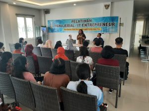 Anggota DPRD Jatim, Agatha Ajak Pelaku UKM Belajar Produksi Foto dan Video Produk