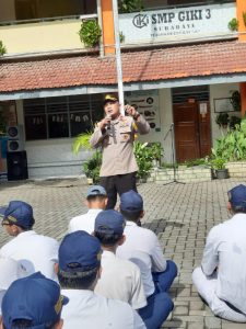 Giat Kapolsek Sukolilo Hadiri Upacara Siswa-Siswi SMP SMA GIKI 3 “Pintarlah Dalam Memilih Pergaulan”