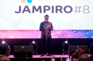 PEMKOT SURABAYA RAIH 3 PENGHARGAAN PR INDONESIA, WALI KOTA ERI CAHYADI PEMIMPIN TERPOPULER DI MEDSOS