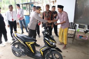 Korban Curanmor Senang, Sepeda Motornya Diantarkan Langsung Kapolres Sumenep