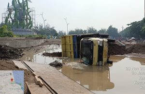 Kepala Robek Gegara Truk Yang Dikemudikan Terguling