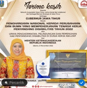Gubernur Khofifah Terima Penghargaan dari Kemenaker RI