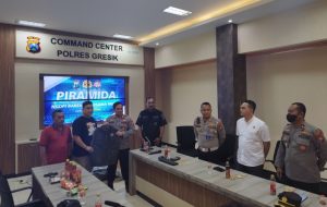 Pembagian Rompi G.O.P  Secara Simbolis Oleh Kapolres Gresik