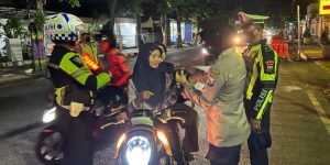 Personil Polres Pamekasan Lakukan Patroli Edukasi Prokes