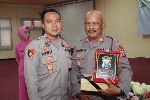 Pensiun, Kapolres Bangkalan Sampaikan Pesan Ini Saat Pelepasan Kapolsek Konang
