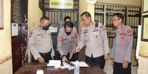 Kapolres Pamekasan Cek Ruang Tahanan, Pastikan Tahanan Lengkap Serta Sehat