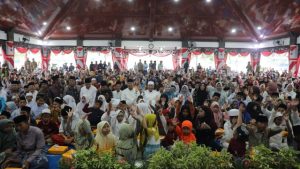 Bupati dan Ketua TP PKK Sampang Rayakan Maulid Nabi Muhammad SAW bersama 1000 Anak Yatim