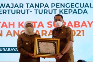 SEPULUH KALI BERTURUT – TURUT RAIH OPINI WTP, PEMKOT SURABAYA TERIMA PENGHARGAAN DARI PEMERINTAH PUSAT