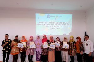 KSH YANG KAYA INOVASI DIGANJAR PENGHARGAAN KADER SURABAYA HEBAT TELADAN OLEH PEMKOT