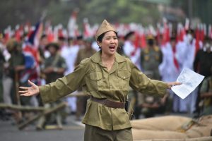 PARADE SURABAYA JUANG, ARTIS OLIVIA ZALIANTY TAMPIL DI TEATRIKAL PERANG 10 NOVEMBER 1945