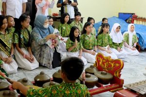 DIAM-DIAM WALI KOTA ERI CAHYADI SUDAH MENGUSULKAN SURABAYA MENJADI KOTA LAYAK ANAK DUNIA