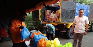 PEMKOT SURABAYA KIRIM 1.000 PAKET SEMBAKO UNTUK KORBAN GEMPA CIANJUR