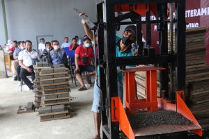ANGKA PENGANGGURAN DI SURABAYA TURUN, WALI KOTA ERI CAHYADI: BERARTI APBD BERHASIL