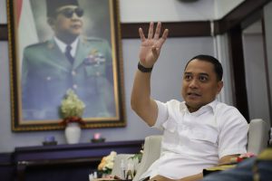 SIAPKAN PROGRAM “SURABAYA BERGERAK”, WALI KOTA ERI CAHYADI AJAK WARGA BERSIHKAN LINGKUNGAN