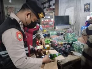 Jelang Nataru, Polres Trenggalek Gencarkan Penertiban Miras