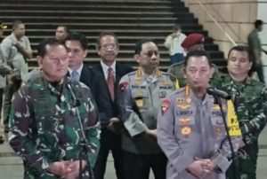 Kapolri Bersama Panglima TNI Tinjau Misa Natal 2022