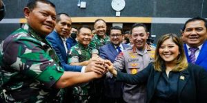 Temani Laksamana Yudo Jalani Fit And Proper Test, Kapolri: Bentuk Sinergitas dan Soliditas TNI – Polri